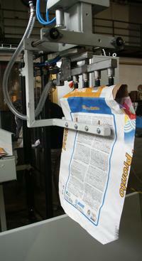 Automatische zakkeninvoeger